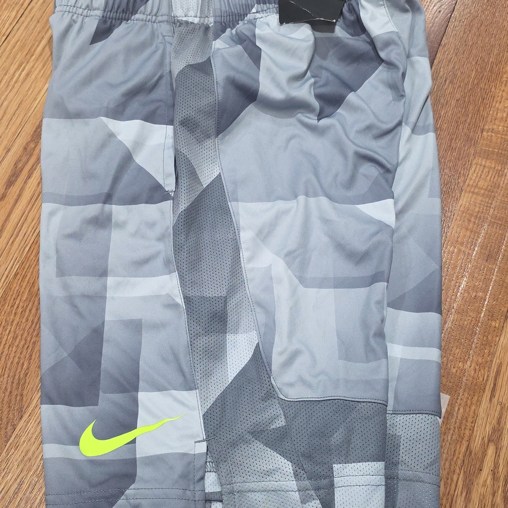 Nike shorts boys Size M
